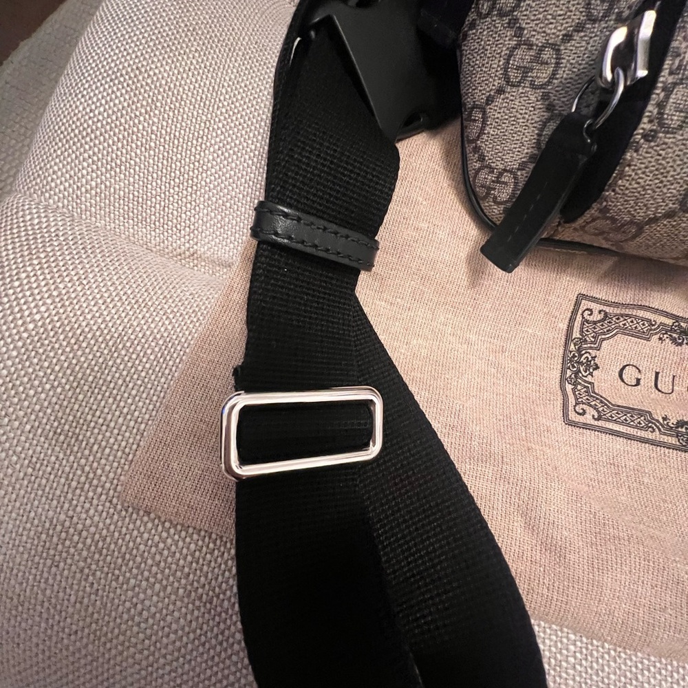 Gucci Supreme Belt Bag - Picture 5 of 14